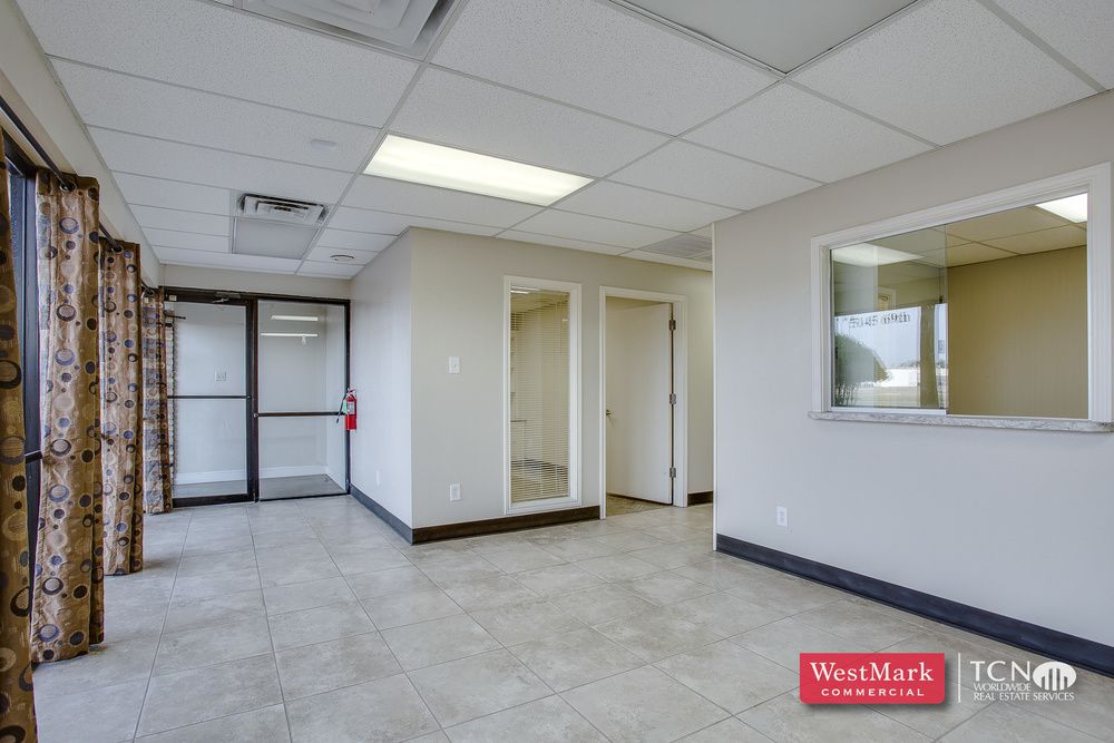 Office Space on 69th & Slide: 5145 69th St, Lubbock, TX 79424